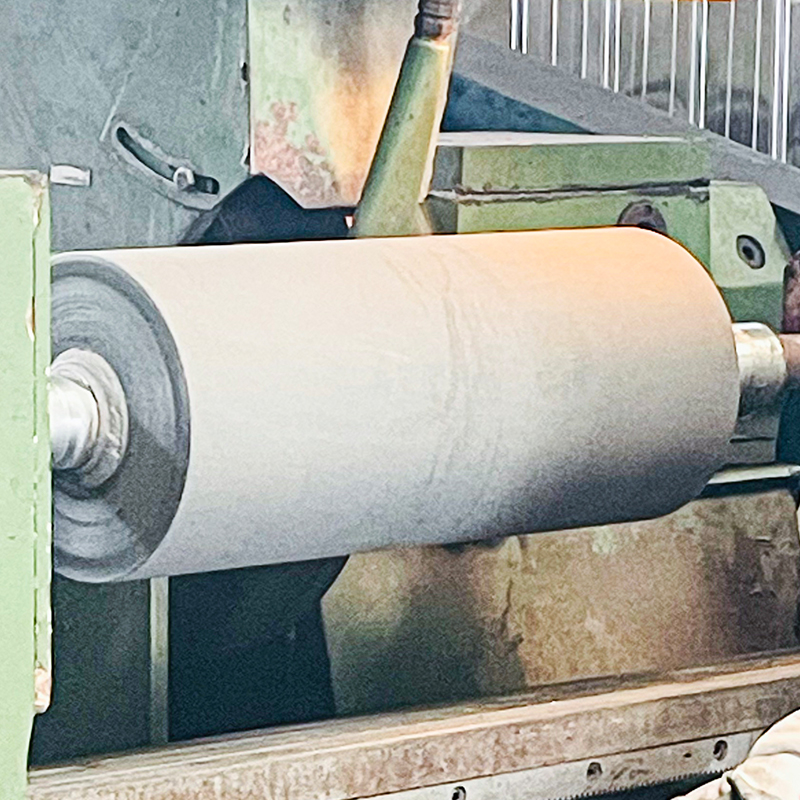 Sorcóir saincheaptha tungstain brataithe cairbíde