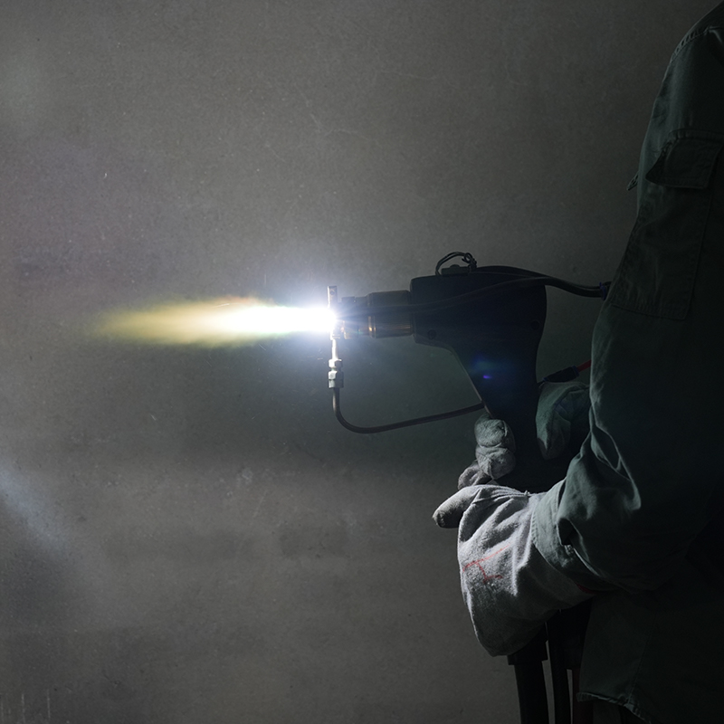 Sciath ceirmeach plasma