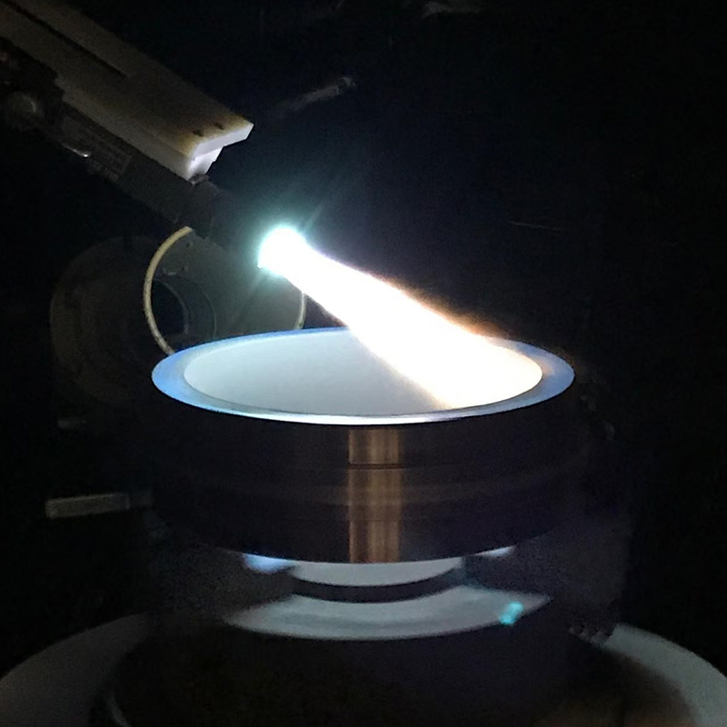 Sciath ceirmeach plasma